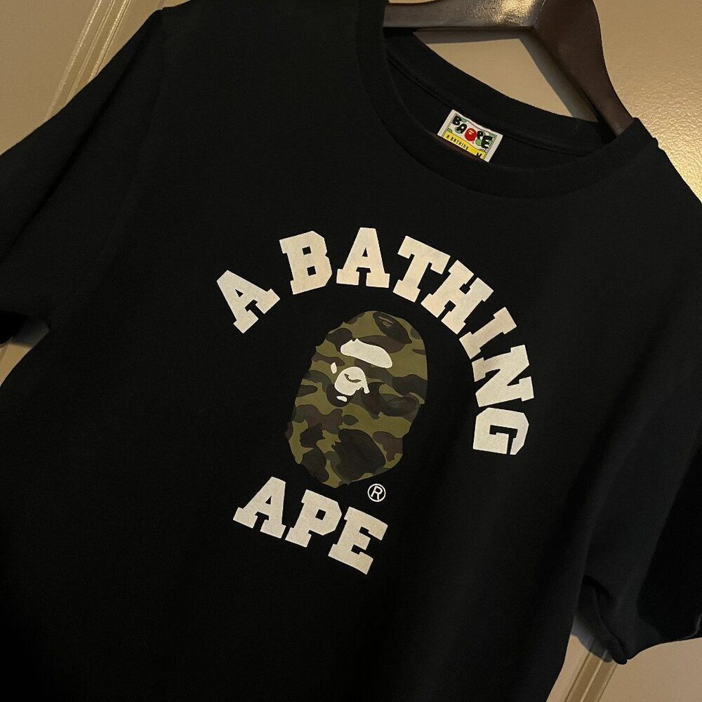 NWOT Men's A Bathing Ape Tshirt Medium‎